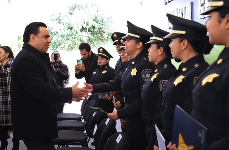 Presentan a nueva generación de policías en Querétaro