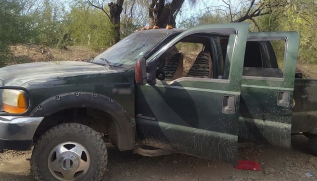 Ejército Mexicano asegura 3 vehículos con armas y municiones en S…