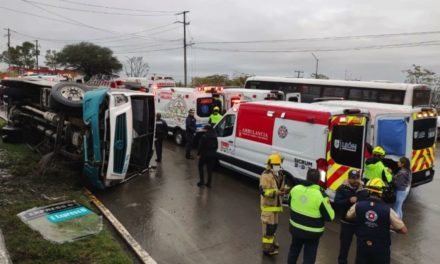 Volcadura de camión de transporte público en León deja 40 lesiona…