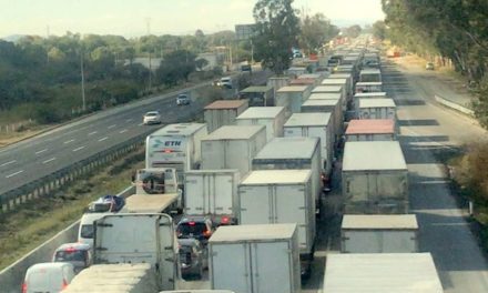 Tráfico entre San Juan del Río y Querétaro registra retrasos de m…