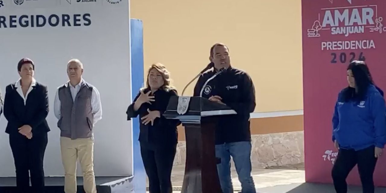 Alcalde de San Juan del Río entrega techumbre en telesecundaria d…