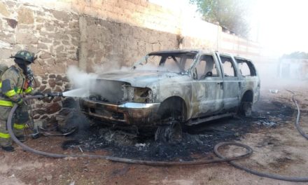 Incendian cuatro vehículos en Puerta de Palmillas, San Juan del R…
