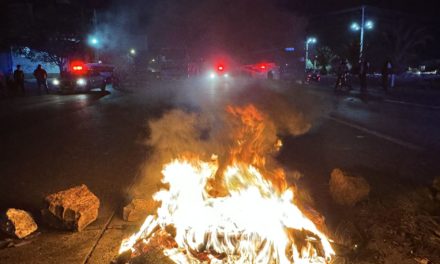 Bloquean Autopista México-Querétaro por muerte de menor