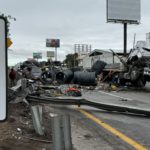 Tráiler impacta vehículo en la Autopista México-Querétaro