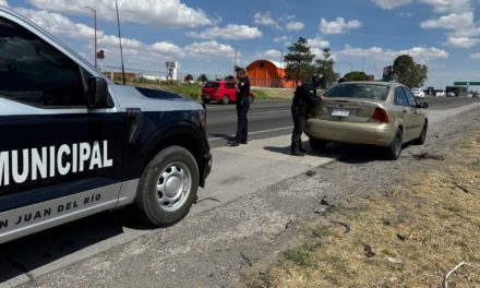 Policía de San Juan del Río detiene a estafadores en persecución…