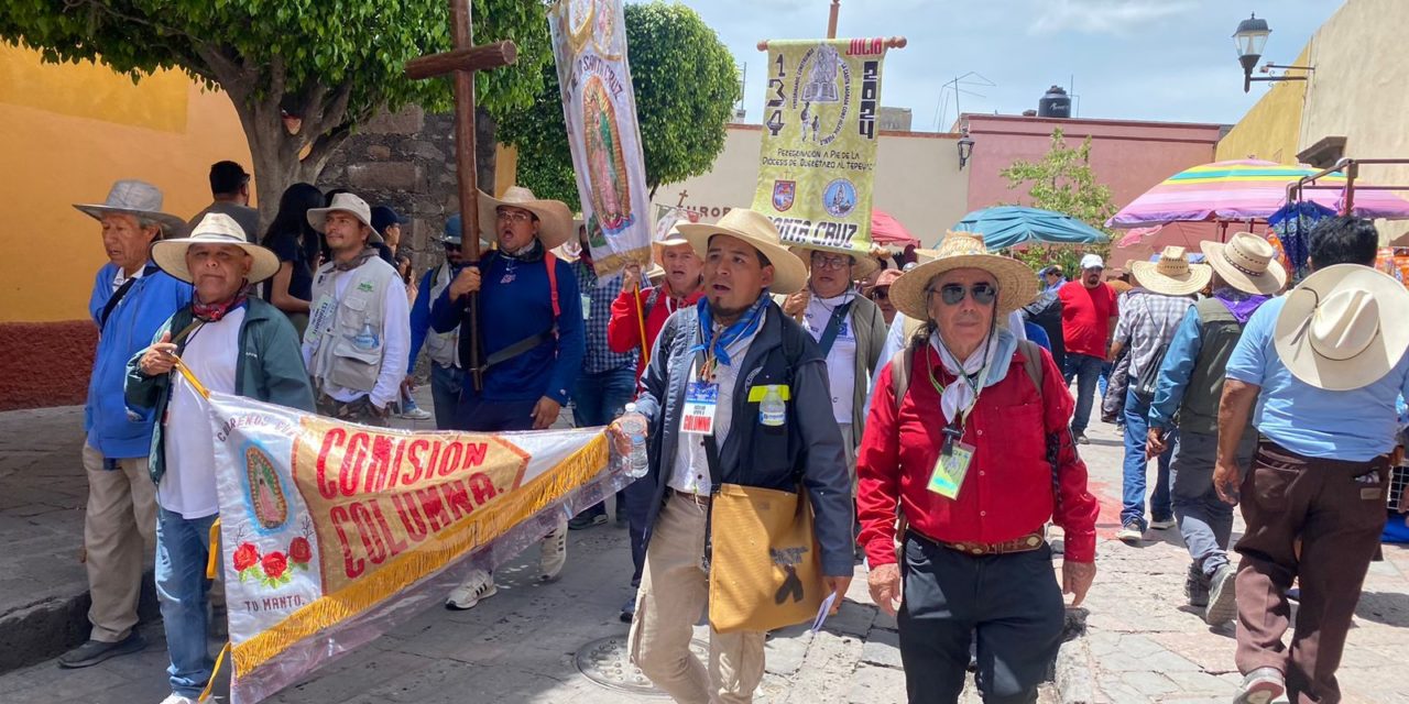 Momento de oración en La Estancia: La Peregrinación de Querétaro…