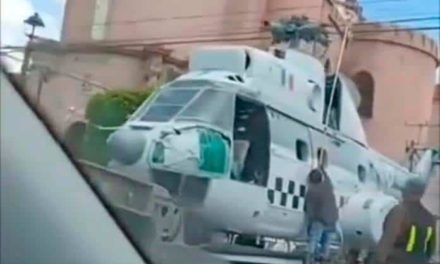 Helicóptero de la Guardia Nacional se enreda en cables durante traslado en El Saucito