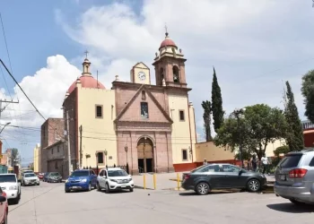 Enrique Galindo Ceballos facilita Plan de Ordenamiento a Villa de Pozos