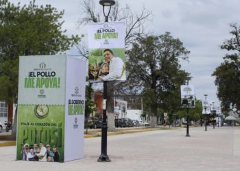 tapizan Matehuala de propaganda de Gallardo  