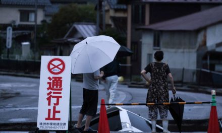 Un muerto, siete desaparecidos y más de 60.000 evacuados en Japón…