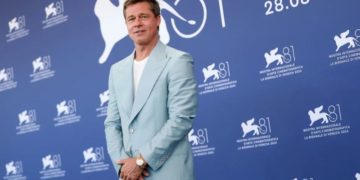 La policía arresta a cinco personas por hacerse pasar por Brad Pitt y estafar a dos mujeres que perdieron US$ 362.000