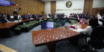  Juez ordena al INE abstenerse de implementar proceso electoral judicial