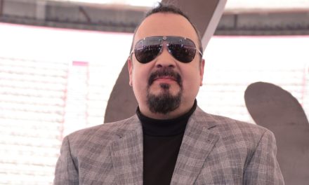 Pepe Aguilar se cambia el apellido y se presenta como Nodal